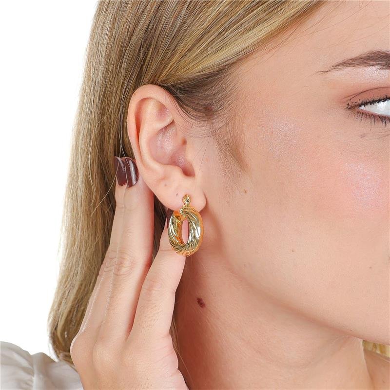 ARGOLA 2,4CM DE TUBO 6MM TORCIDO COM FECHO ITALIANO