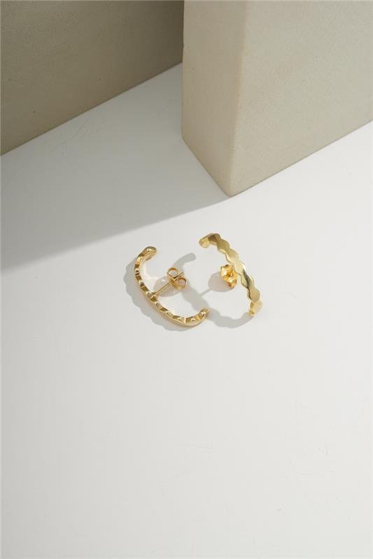 BRINCO 2,5CM ONDULADO EM FORMATO EARHOOK DE 2MM