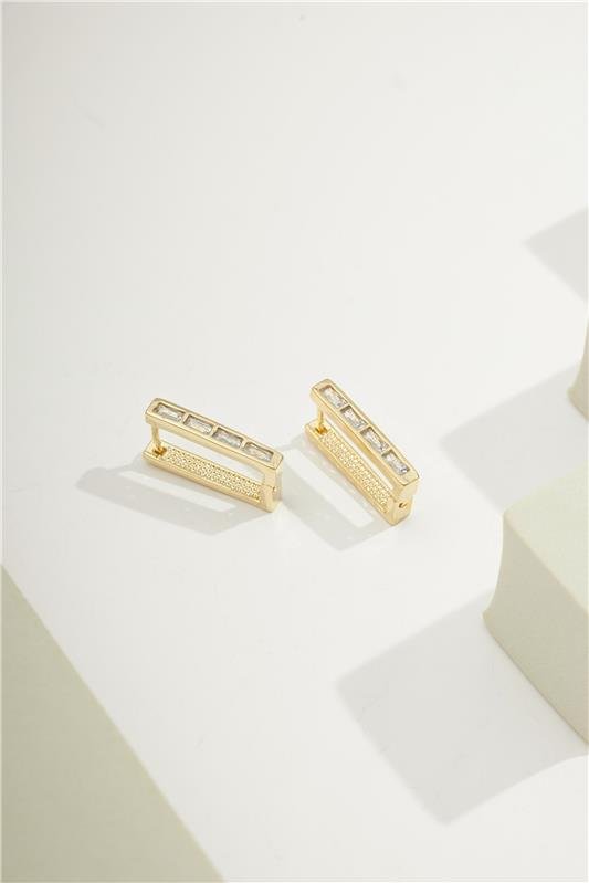 BRINCO 1,9CM RETANGULAR BAGUETES ZIRCÔNIAS 4X2MM