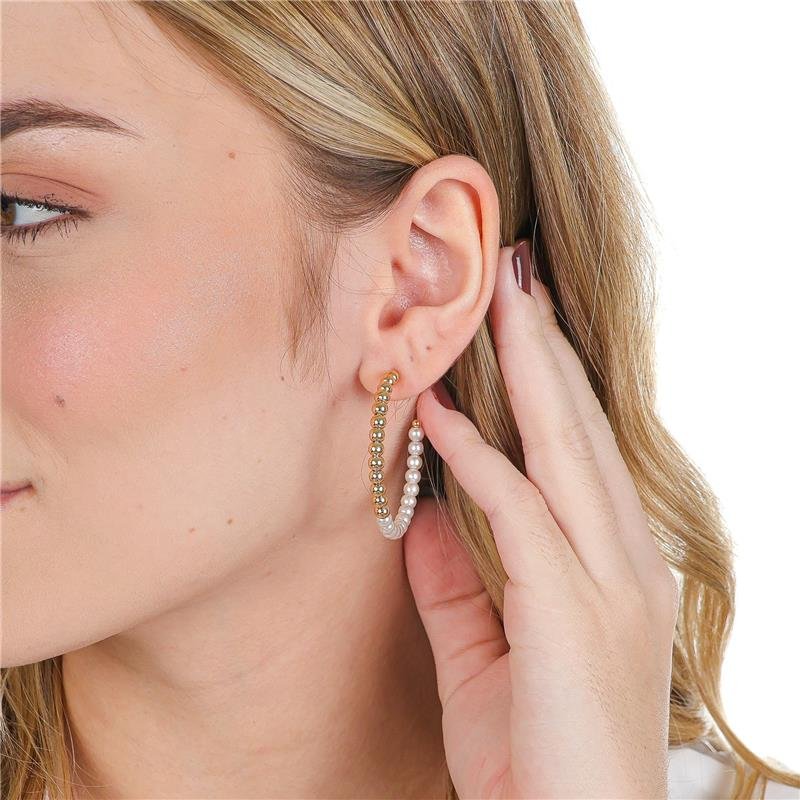 ARGOLA DE 4CM COM BOLINHAS E PEROLAS DE 4MM