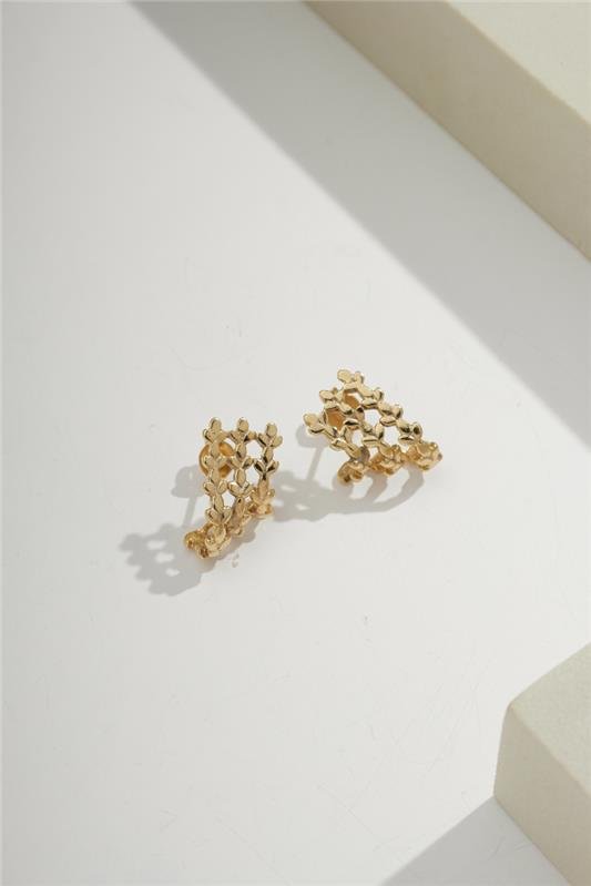 BRINCO TRES FIOS COM DETALHES