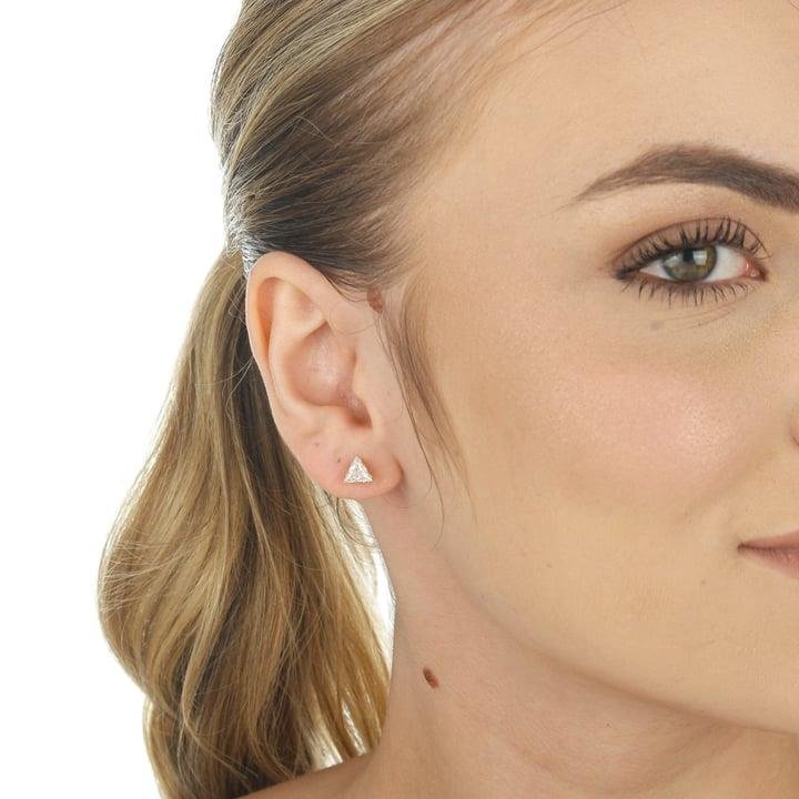 BRINCO DE ZIRCÔNIA TRIANGULAR SOLITÁRIA 6X6