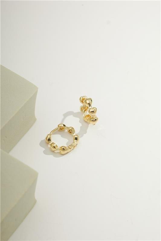 ARGOLA DE 1,5 CM COM CORAÇÕES