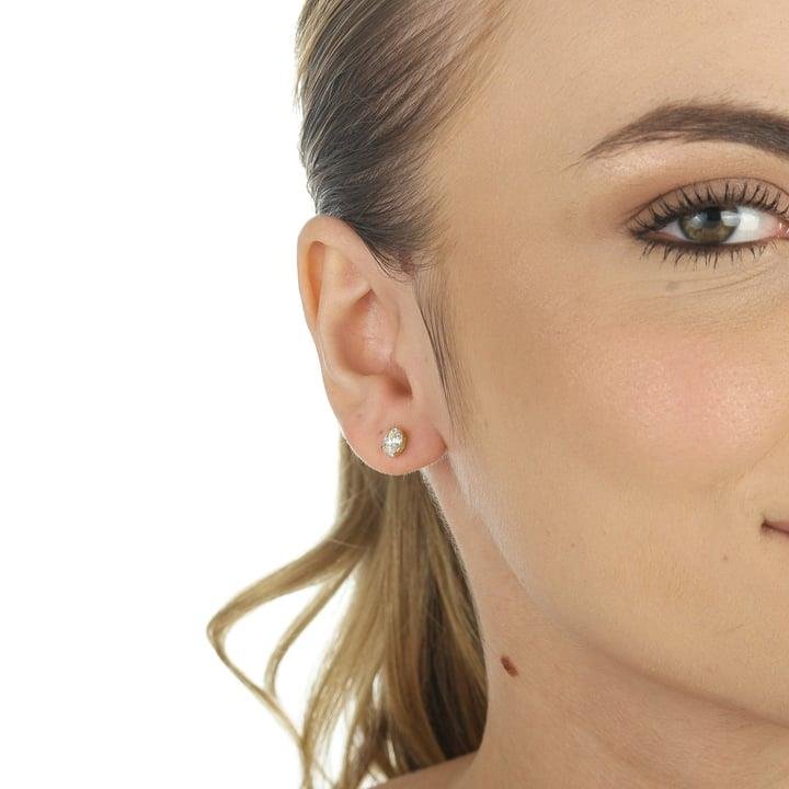 BRINCOS DE ZIRCÔNIA OVAL 4 X 6 MM