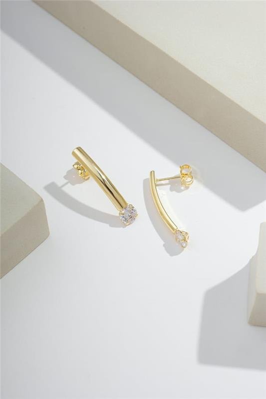BRINCO DE 3CM COM TUBO E ZIRCÔNIA