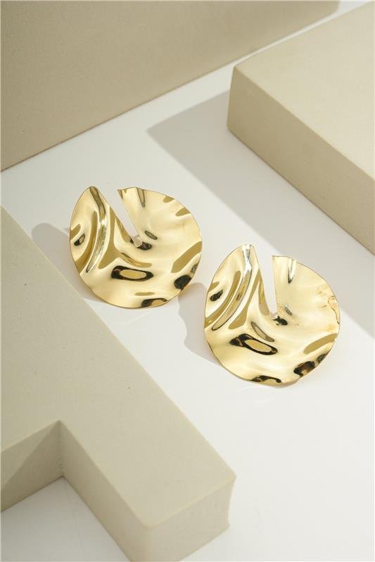 BRINCO REDONDO COM DETALHES AMASSADOS 3,5 CM DIAMETRO