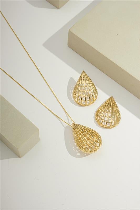 BRINCO FORMATO GOTA COM DETALHES VAZADOS 3,2 CM - 002-03045