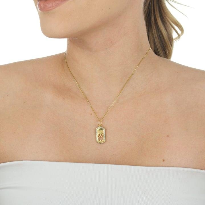 PINGENTE 2,2CM PLAQUINHA COM PATINHA E BORDA CRAVEJADA EM MICROZIRCÔNIAS