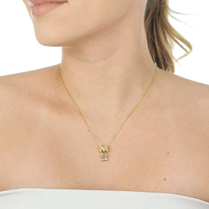 PINGENTE 1,8CM MENINA COM VESTIDO CRAVEJADO EM ZIRCÔNIAS
