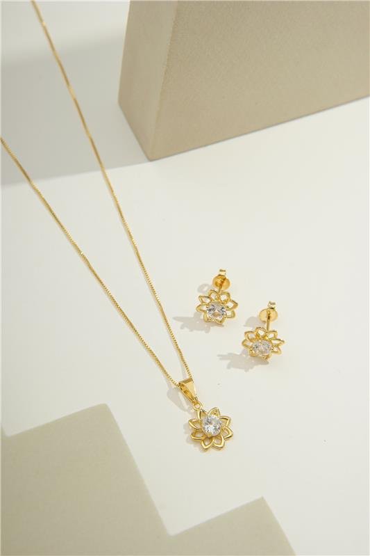 CONJUNTO DELICADO DE CAMÉLIA COM MICROZIRCÔNIAS