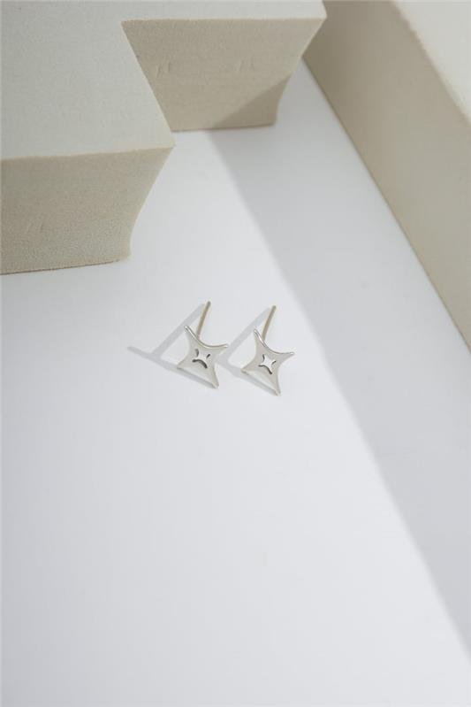 BRINCO ESTRELA 4 PONTAS VAZADA A LASER EM PRATA 925 - 023-00027