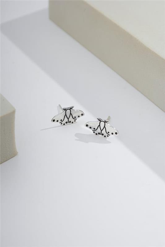 MARIPOSA COM ASAS RISCADAS