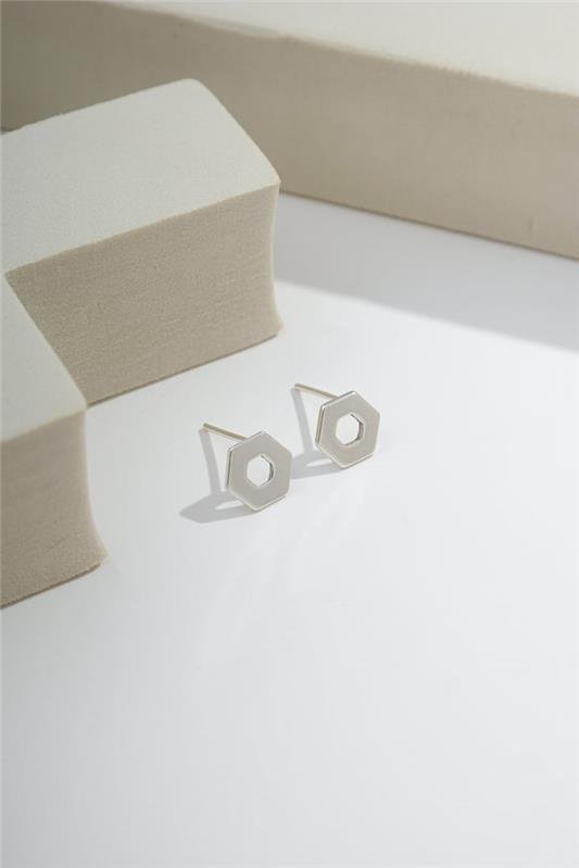 BRINCO FORMA GEOMÉTRICA HEXÁGONO A LASER EM PRATA 925 - 023-00051