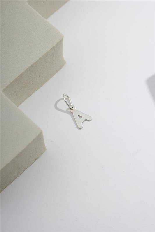 PINGENTE DE LETRA LASER EM PRATA 925 - 023-00101