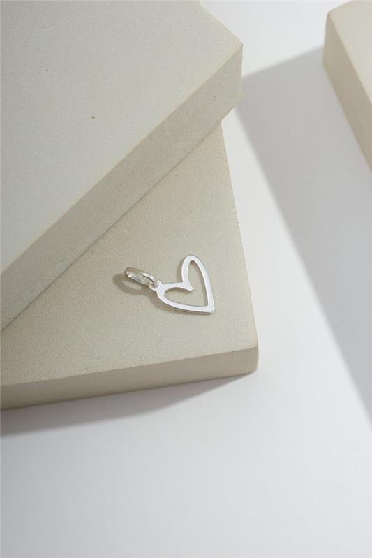 PINGENTE DE CORAÇÃO VAZADO FEITO A LASER EM PRATA 925 - 023-00133