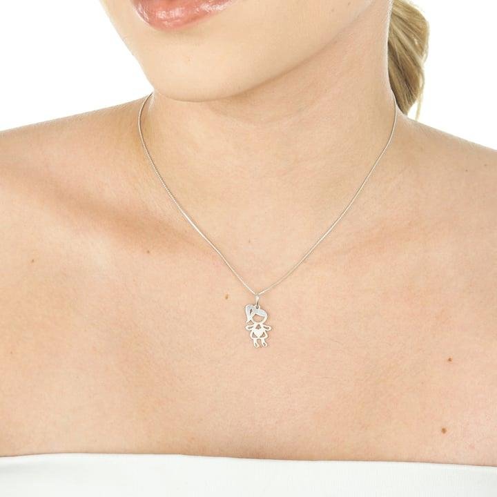 PINGENTE DE MENINA COM CORAÇÃO NO CENTRO A LASER EM PRATA 925 - 023-00134