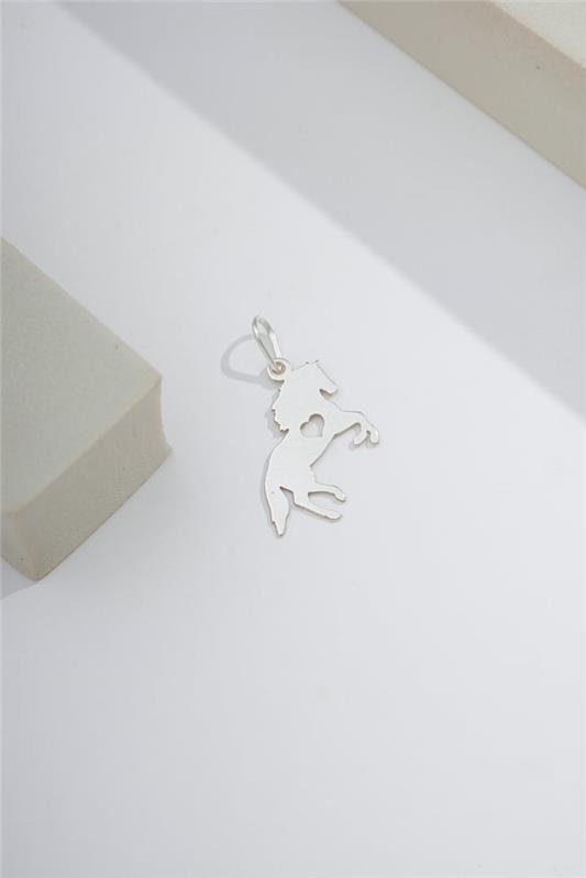 PINGENTE DE CAVALO COM CORAÇÃO VAZADO FEITO A LASER EM PRATA 925 - 023-00141