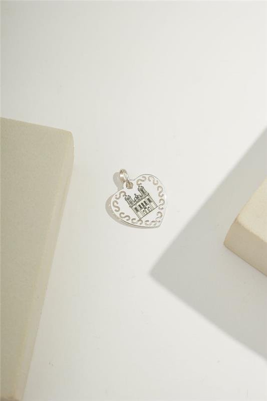 PINGENTE DE CORAÇÃO COM IGREJA GRAVADA FEITO A LASER EM PRATA 925 - 023-00163