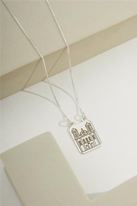 RETÂNGULO GRAVADO IGREJA C/ CORRENTE V12