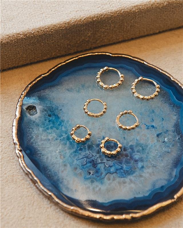 ARGOLA DE 0,9CM COM BOLINHAS