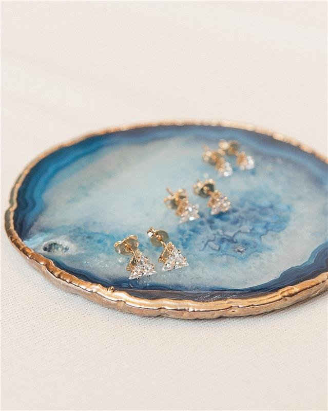 BRINCO DE ZIRCÔNIA TRIANGULAR SOLITÁRIA 4X4MM